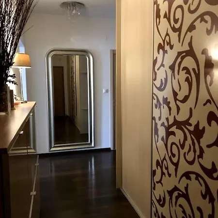 Family Flat In The Heart Of Сенец